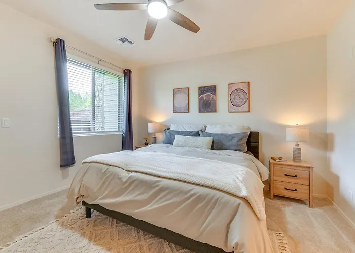 2 Mi To Dtwn & Nau: W/ Patio! Holiday home