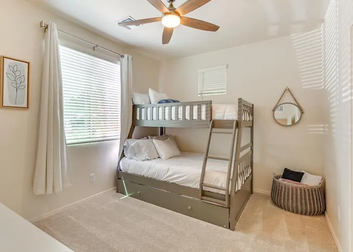 2 Mi To Dtwn & Nau: W/ Patio! Holiday home