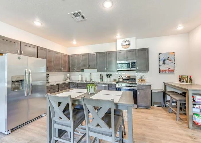 Holiday home 2 Mi To Dtwn & Nau: W/ Patio! *