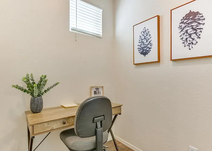 Holiday home 2 Mi To Dtwn & Nau: W/ Patio! Flagstaff