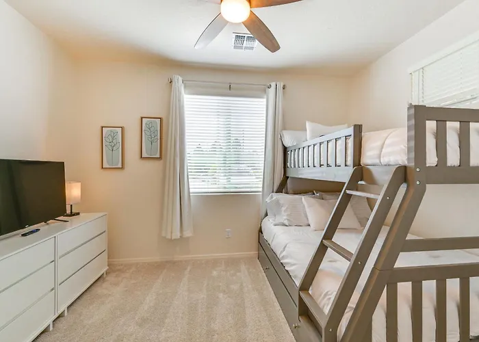Holiday home 2 Mi To Dtwn & Nau: W/ Patio!