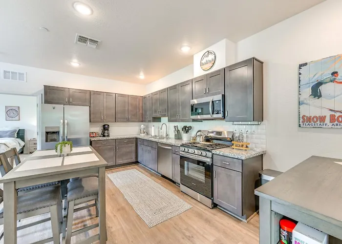 2 Mi To Dtwn & Nau: W/ Patio!